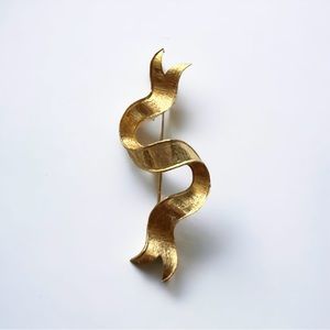 Vintage Monet Ribbon Gold Tone Metal  Pin Brooch